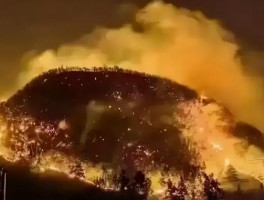烈焰之壮丽：欣赏火焰带来的壮丽景象